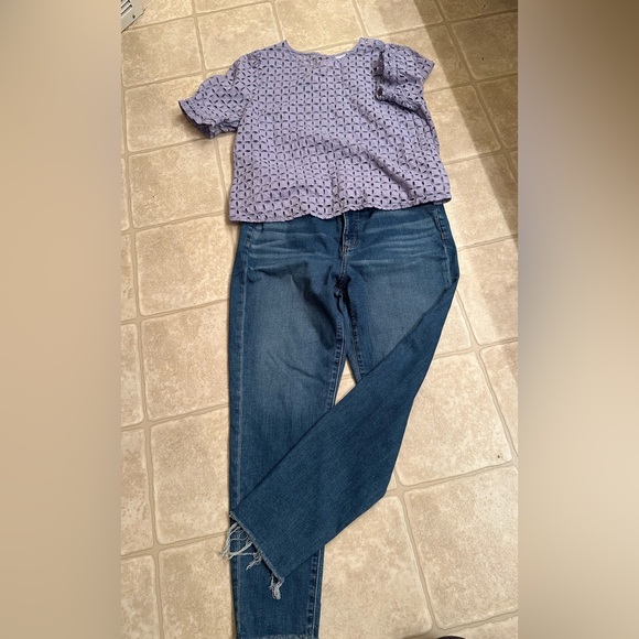 GAP 100% cotton lavender top. - Picture 2 of 5